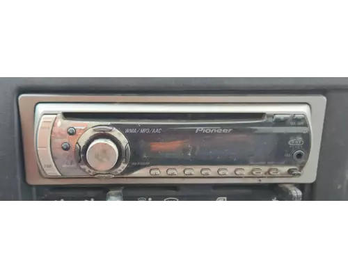 UD/Nissan UD1800CS Radio