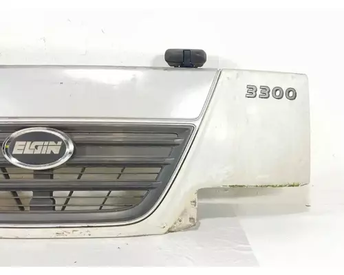 UD/Nissan UD3300 Grille