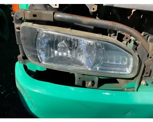 UD/Nissan UD3300 Headlamp Assembly