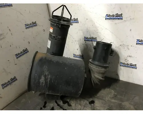 UD TRUCK UD1400 Air Cleaner