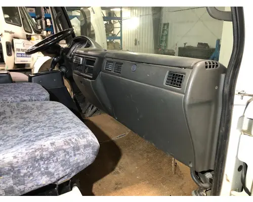 UD TRUCK UD2000 Dash Assembly