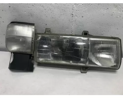 UD TRUCK UD2000 Headlamp Assembly