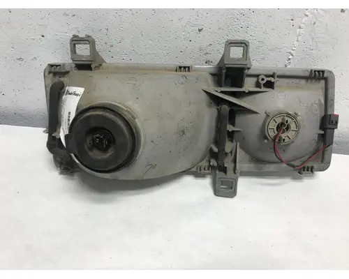 UD TRUCK UD2000 Headlamp Assembly
