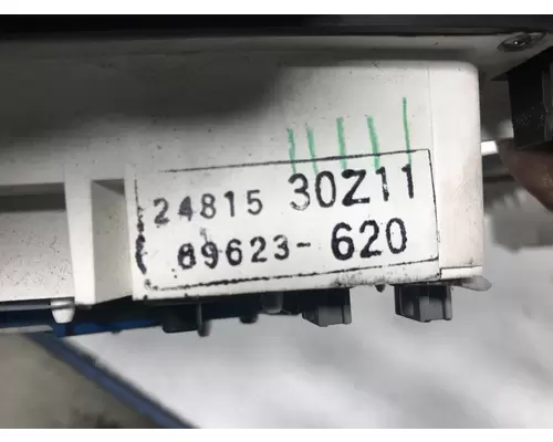 UD TRUCK UD2000 Instrument Cluster