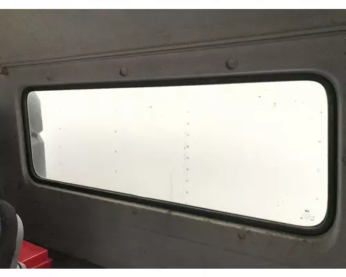 UD TRUCK UD2600 Back Glass