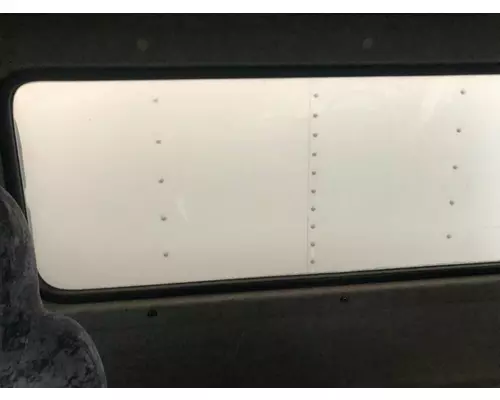 UD TRUCK UD2600 Back Glass