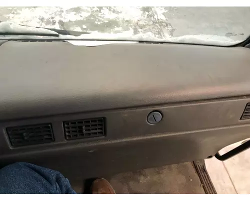 UD TRUCK UD2600 Dash Assembly