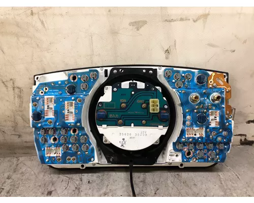 UD TRUCK UD2600 Instrument Cluster