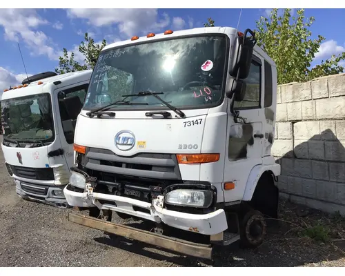 UD UD3300 Cab