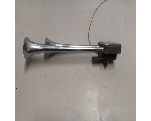 UNIVERSAL  Horn