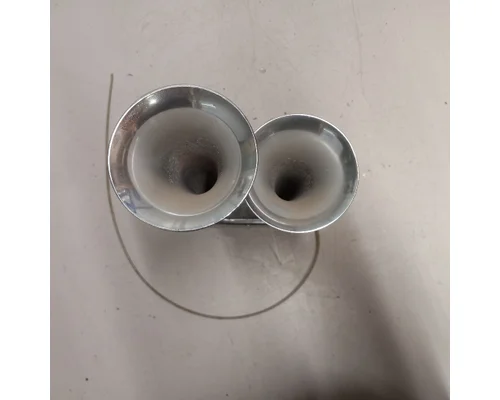 UNIVERSAL  Horn