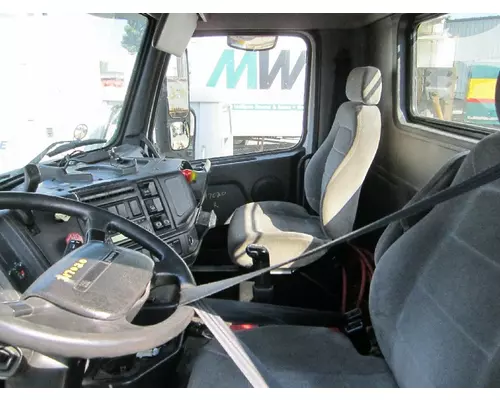 VOLVO/GMC/WHITE VNL Cab