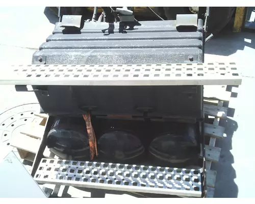 VOLVO/GMC/WHITE VN Battery Box