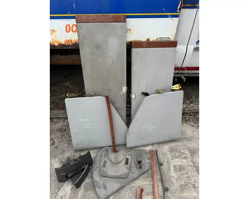 VOLVO TRUCK VNL Body Parts, Misc.