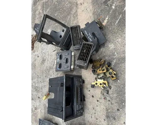 VOLVO TRUCK VNL Body Parts, Misc.