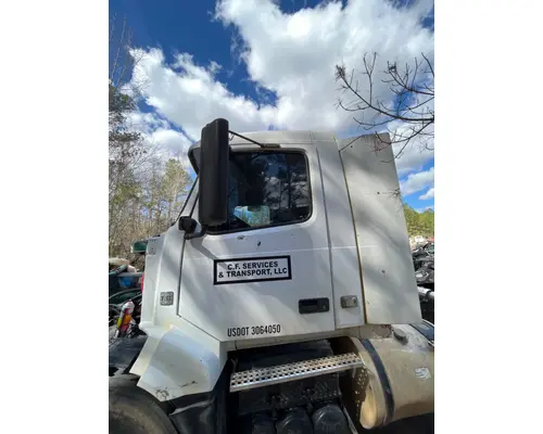 VOLVO TRUCK VNL Cab