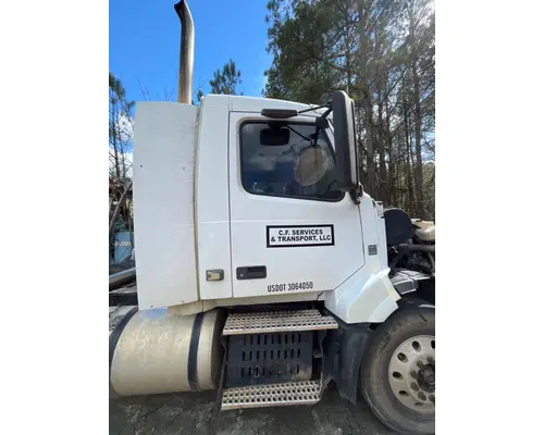 VOLVO TRUCK VNL Cab