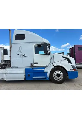 VOLVO TRUCK VNL Cab