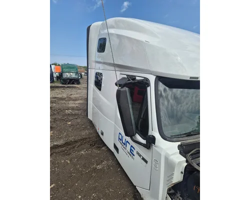 VOLVO TRUCK VNL Cab