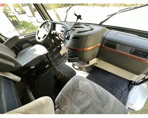 VOLVO TRUCK VNL Complete Vehicle