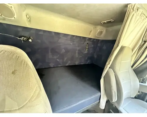 VOLVO TRUCK VNL Complete Vehicle