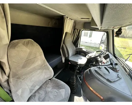 VOLVO TRUCK VNL Complete Vehicle