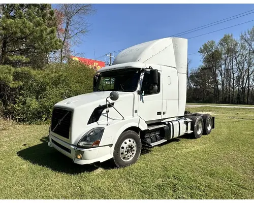 VOLVO TRUCK VNL Complete Vehicle