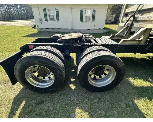 VOLVO TRUCK VNL Complete Vehicle