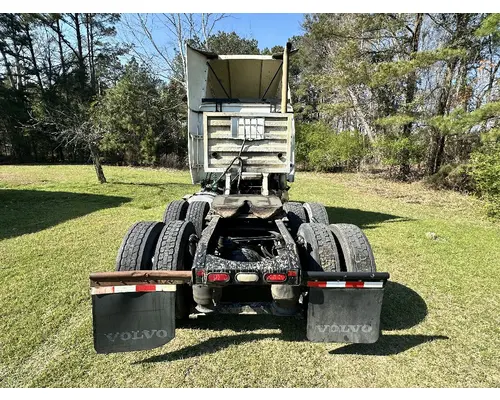 VOLVO TRUCK VNL Complete Vehicle