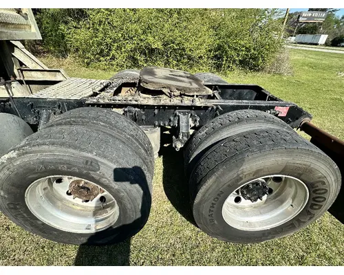 VOLVO TRUCK VNL Complete Vehicle