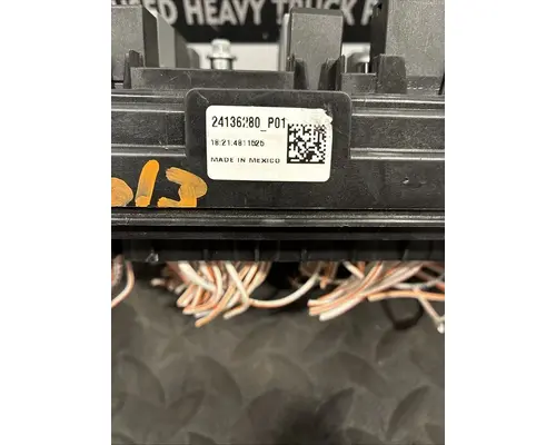 VOLVO TRUCK VNL Fuse Box
