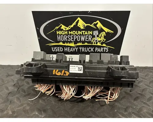 VOLVO TRUCK VNL Fuse Box