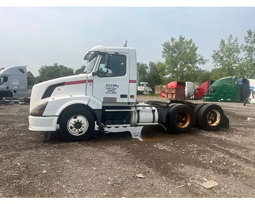 VOLVO TRUCK VNL Hood