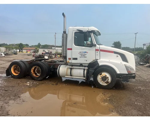 VOLVO TRUCK VNL Hood