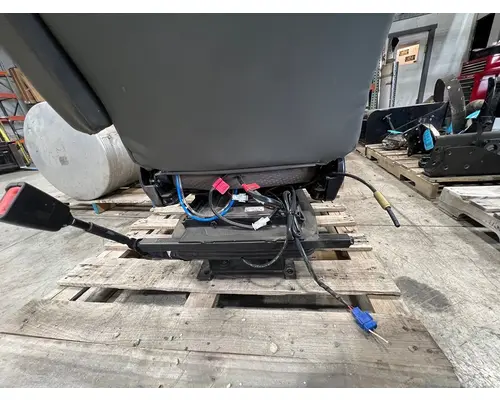 VOLVO TRUCK VNL Seat, Front