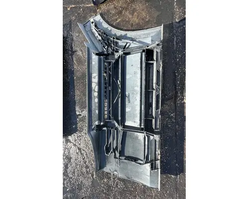 VOLVO TRUCK VNL Skirt