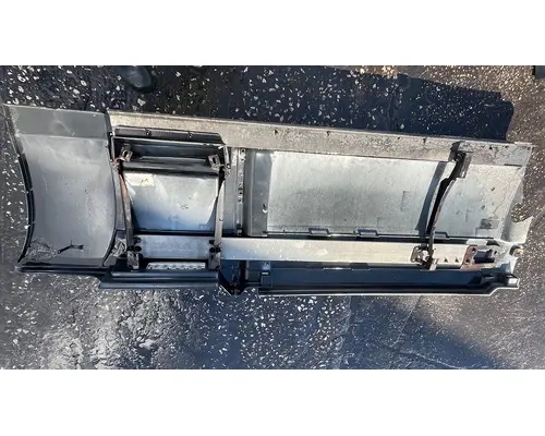VOLVO TRUCK VNL Skirt
