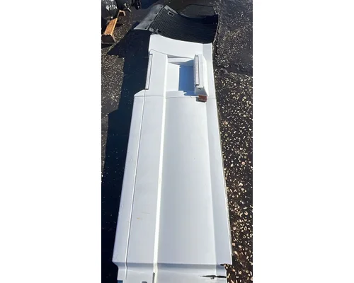 VOLVO TRUCK VNL Skirt
