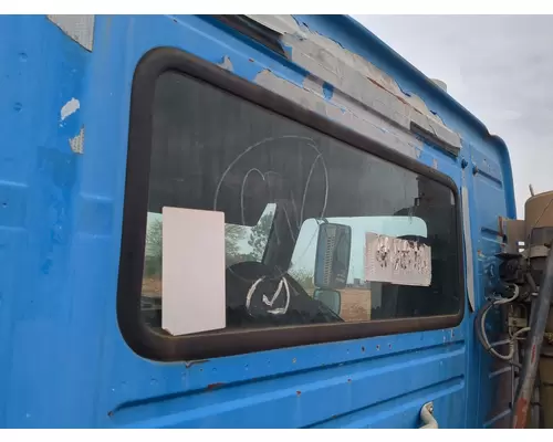 VOLVO TRUCK VNM Back Glass