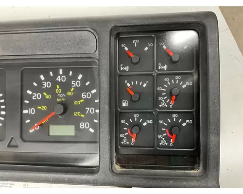 VOLVO 20410705-P01 Instrument Cluster