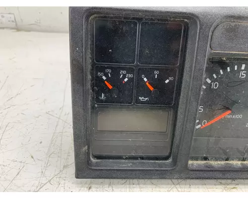 VOLVO 20481855P01 Instrument Cluster