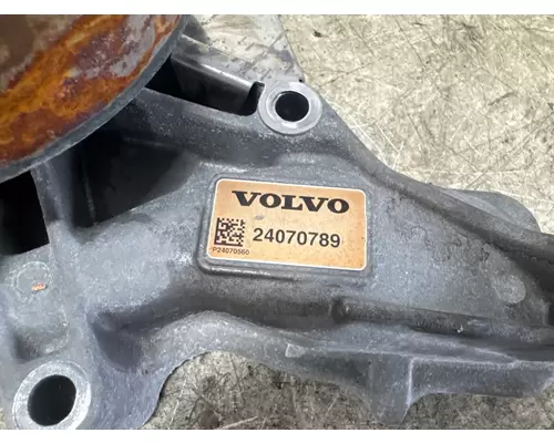 VOLVO 24070789 Water Pump
