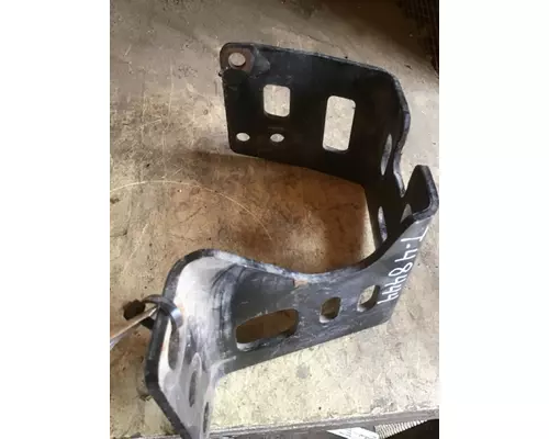 VOLVO 670 Bumper Bracket, Front