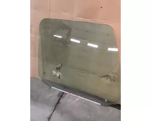 VOLVO 670 Door Glass, Front