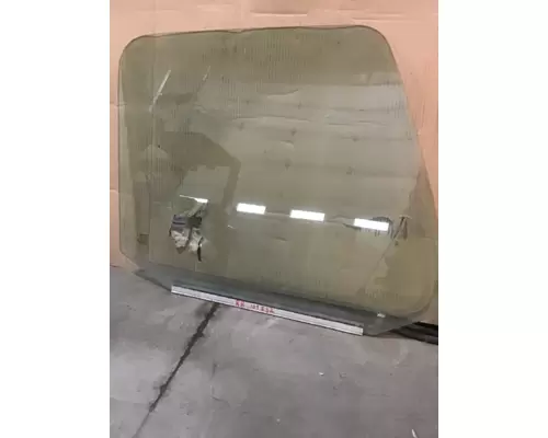VOLVO 670 Door Glass, Front