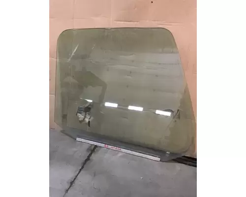 VOLVO 670 Door Glass, Front