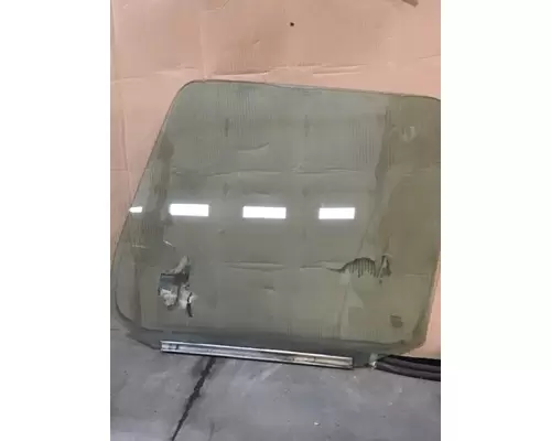 VOLVO 670 Door Glass, Front