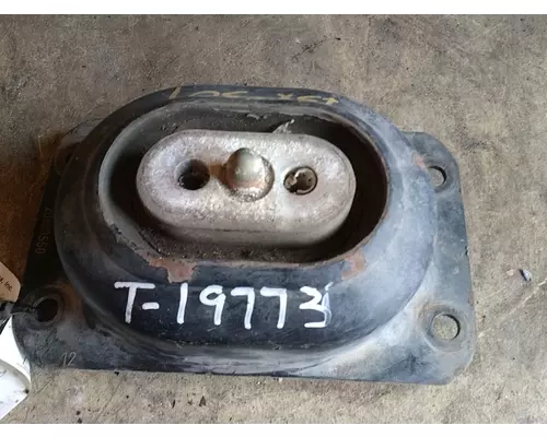 VOLVO 670 Engine Mounts