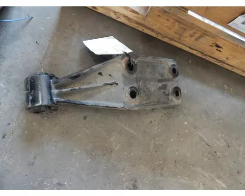 VOLVO 670 MOUNTS, CAB