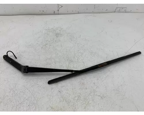 VOLVO 82717142 Windshield Wiper Arm & Components